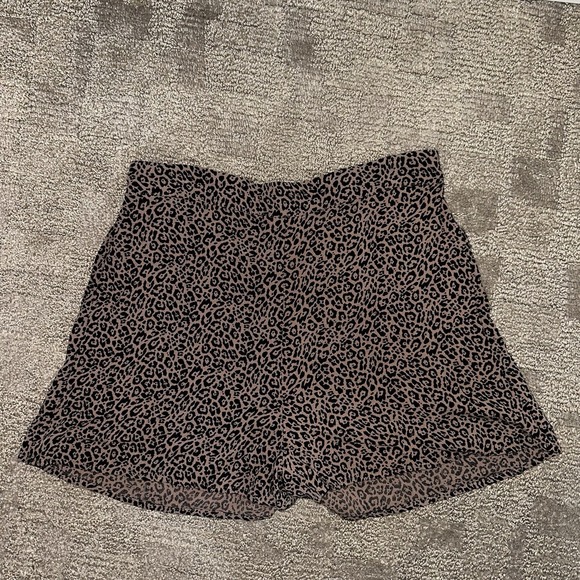 American Eagle Outfitters Pants - American Eagle Women S Leopard Print Elastic Waist Lightweight High-Rise Shorts